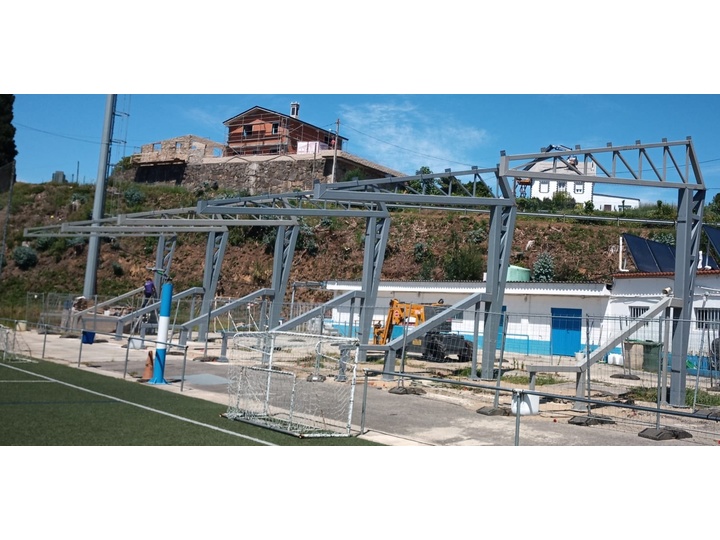 MONTAJE GRADERÍO EN CAMPO DE FÚTBOL (PONTEDEUME)